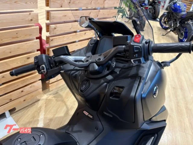 Yamaha TMAX560 25th Anniversary ABS 2026 — миниатюра 3