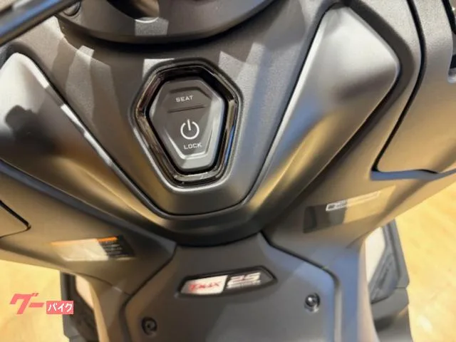 Yamaha TMAX560 25th Anniversary ABS 2026 — миниатюра 5