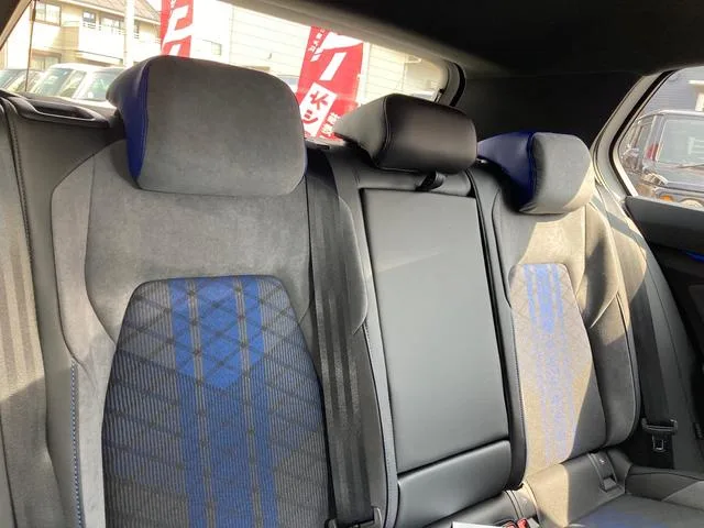 Volkswagen GOLF R TSI 4MOTION 2023 — миниатюра 5