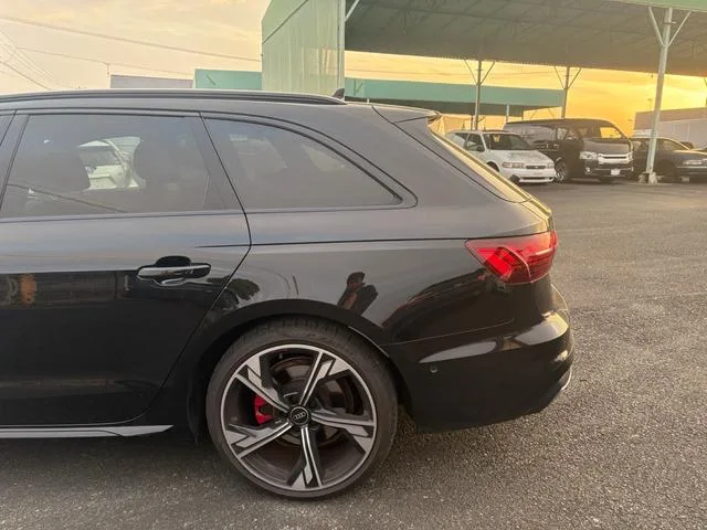 Audi A4 AVANT BLACK STYLE PLUS 2022 — миниатюра 5