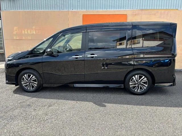 Nissan SERENA E-POWER HIGHWAY STAR V 2023 — миниатюра 3