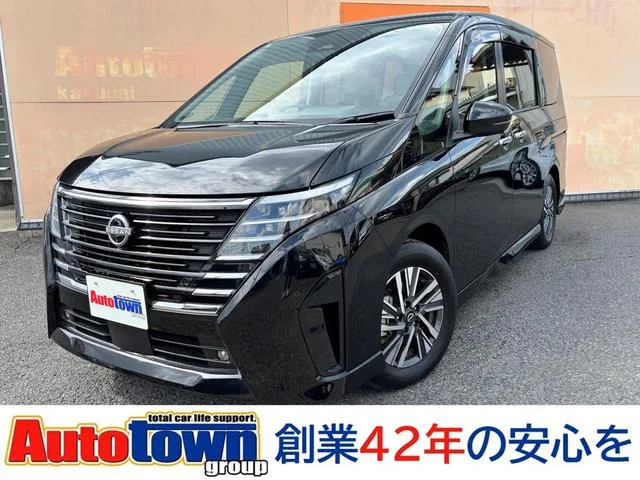 Nissan SERENA E-POWER HIGHWAY STAR V 2023 — фото 1, купить с доставкой в Москву