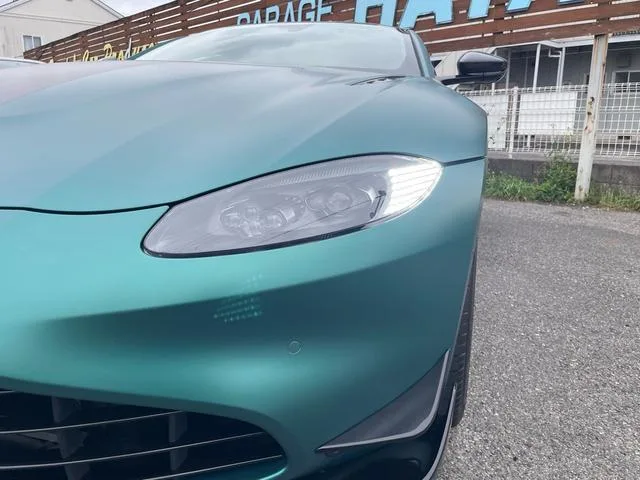 Aston Martin VANTAGE 2025 — миниатюра 2