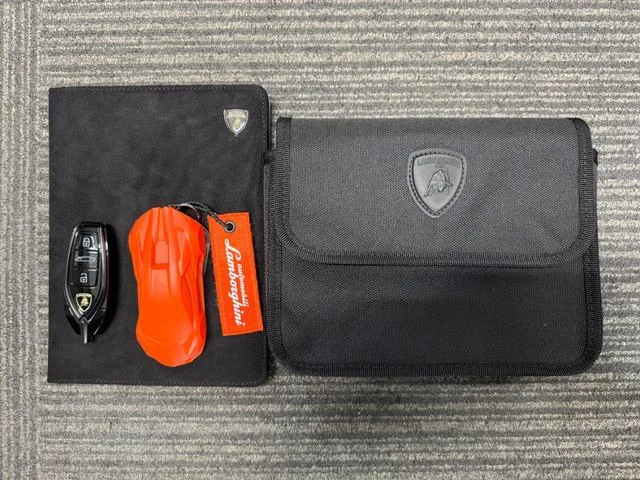 Lamborghini Revuelto BASE GRADE 2024 — миниатюра 3