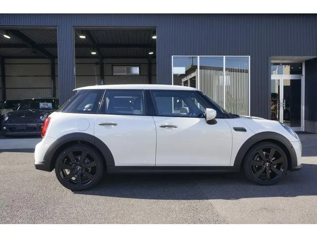 MINI MINI COOPER RESOLUTE EDITION 2023 — миниатюра 2