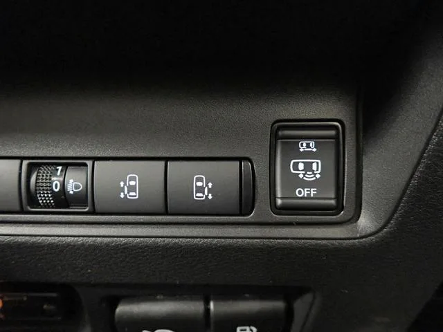 Nissan SERENA E-POWER HIGHWAY STAR V 2023 — миниатюра 3
