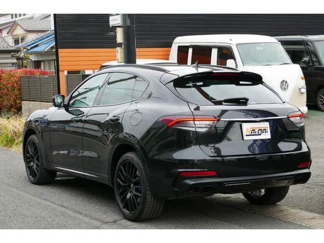 Maserati LEVANTE GT NERO INFINITO 2022 — миниатюра 2