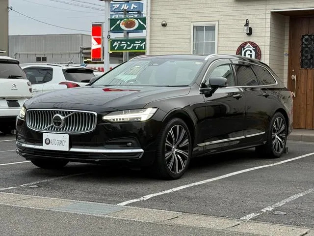 Volvo V90 ULTIMATE B5 2024 — фото 1, купить с доставкой в Москву