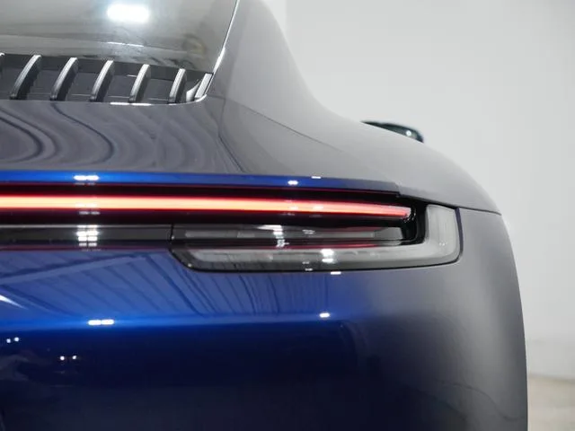 Porsche 911 2022 — миниатюра 3