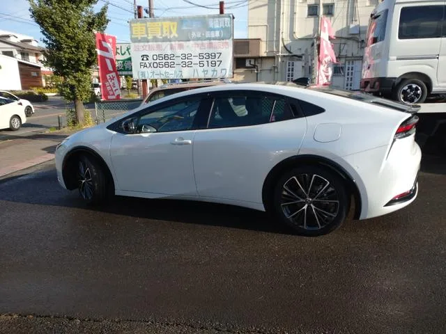 Toyota PRIUS Z 2024 — миниатюра 3