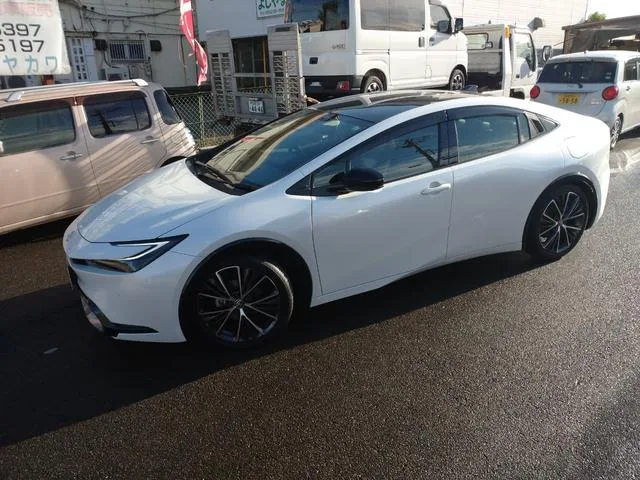 Toyota PRIUS Z 2024 — фото 1, купить с доставкой в Москву