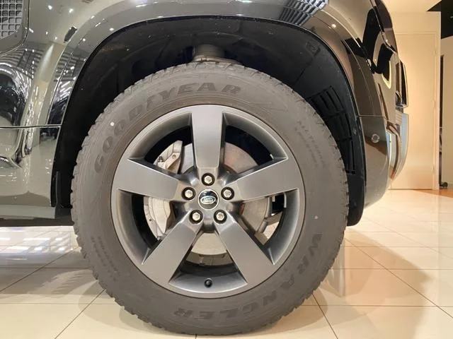 Land Rover Defender 110X-DYNAMIC HSE D300 2024 — миниатюра 5
