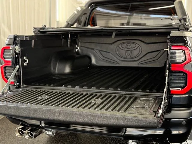 Toyota HILUX Z GR SPORT 2023 — миниатюра 3