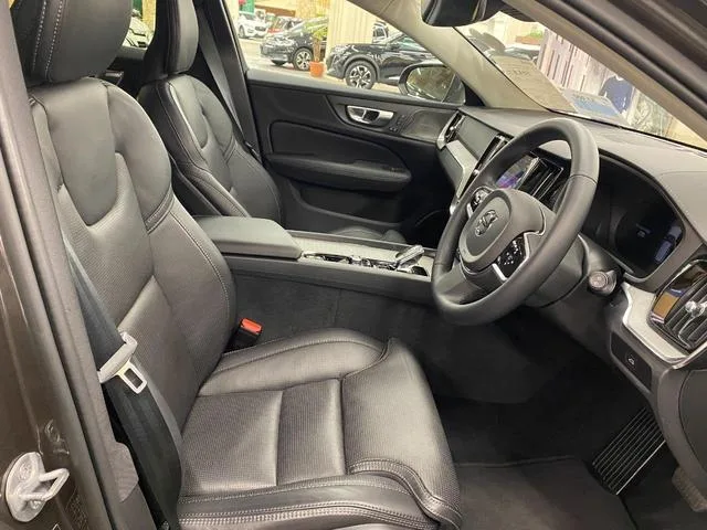 Volvo V60 CROSS COUNTRY ULTIMATE B5 AWD 2024 — миниатюра 3