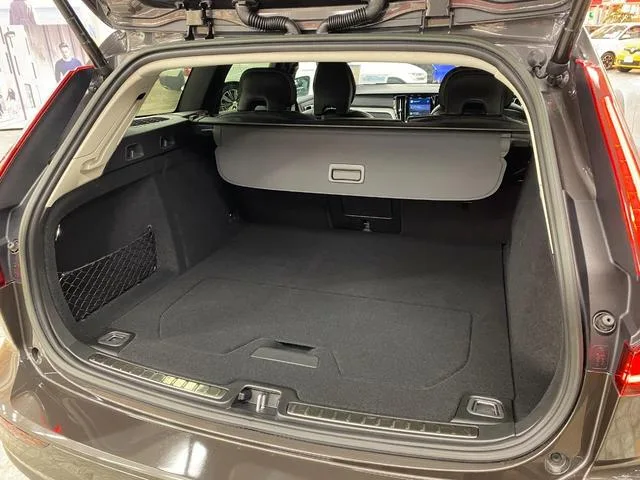 Volvo V60 CROSS COUNTRY ULTIMATE B5 AWD 2024 — миниатюра 4