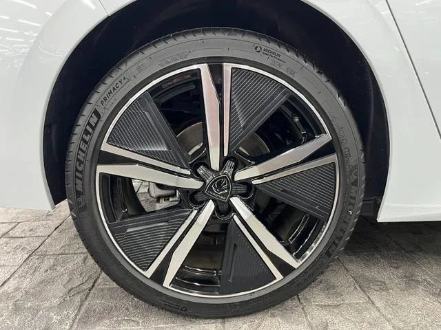 Peugeot 308 GT HYBRID 2025 — миниатюра 2
