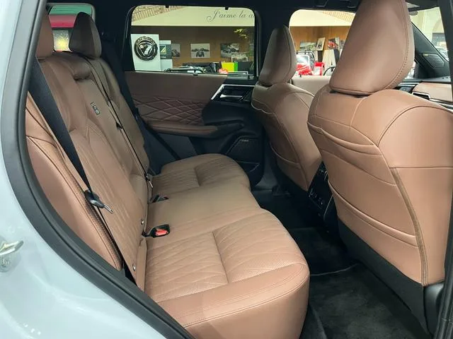 Mitsubishi OUTLANDER PHEV P EXECUTIVE PACKAGE 2025 — миниатюра 5