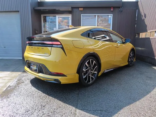 Toyota Prius Z 2023 — миниатюра 3