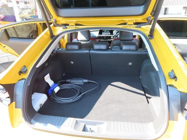 Toyota Prius Z 2023 — миниатюра 5