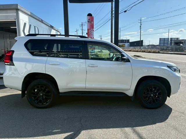 Toyota Land Cruiser Prado TX L PACKAGE MATT BLACK EDITION 2022 — миниатюра 5