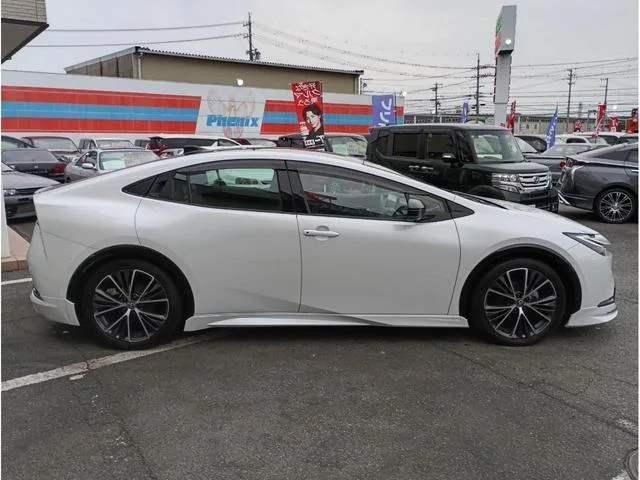 Toyota Prius Z 2023 — миниатюра 2