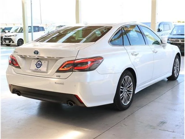 Toyota CROWN HYBRID S 2022 — миниатюра 3