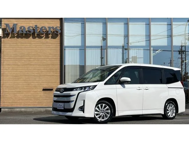Toyota NOAH HYBRID G 2023 — фото 1, купить с доставкой в Москву