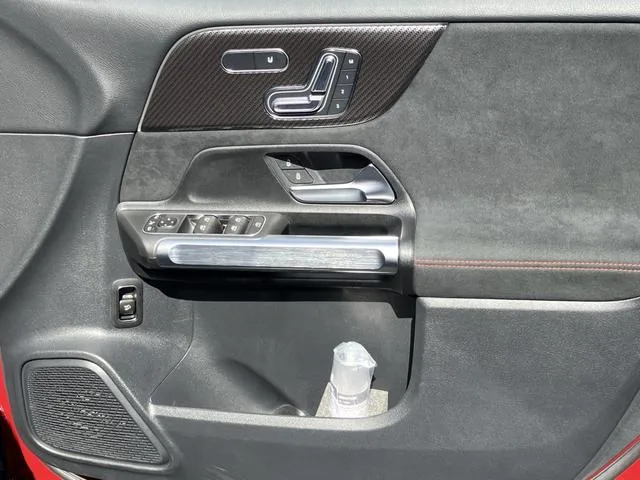 Mercedes-Benz GLB-Class GLB200D 4MATIC AMG LINE PACKAGE 2024 — миниатюра 3