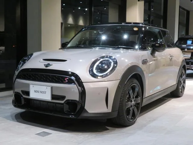 MINI MINI COOPER S CLASSIC TRIM 2023 — фото 1, купить с доставкой в Москву