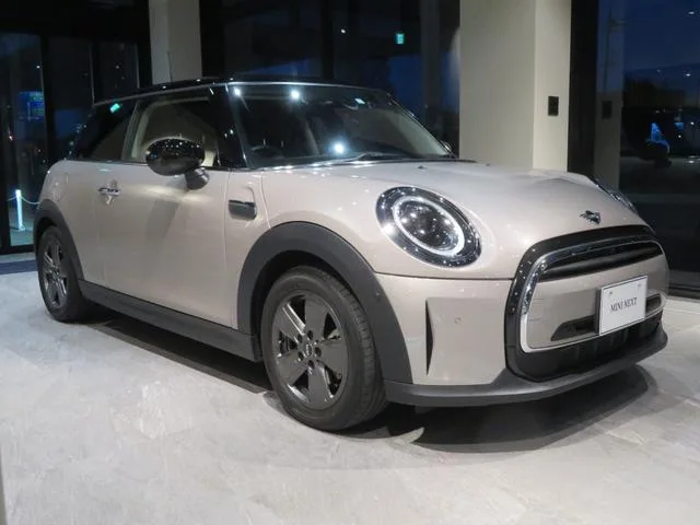 MINI MINI COOPER FIRST PACKAGE CLASSIC TRIM 2023 — миниатюра 2