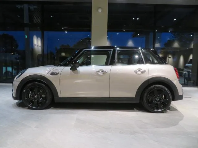 MINI MINI COOPER SD CLASSIC TRIM 2022 — миниатюра 3