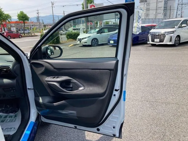 Toyota YARIS CROSS HYBRID Z 2025 — миниатюра 5
