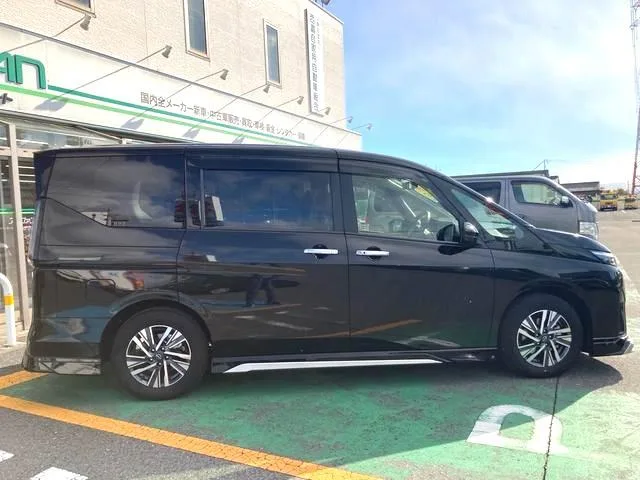 Nissan SERENA E-POWER HIGHWAY STAR V 2024 — миниатюра 3