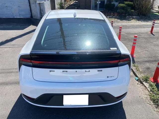 Toyota Prius X 2023 — миниатюра 2