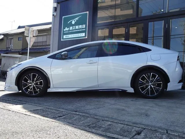 Toyota Prius Z 2025 — миниатюра 2