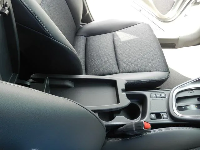 Toyota YARIS CROSS HYBRID Z 2025 — миниатюра 4