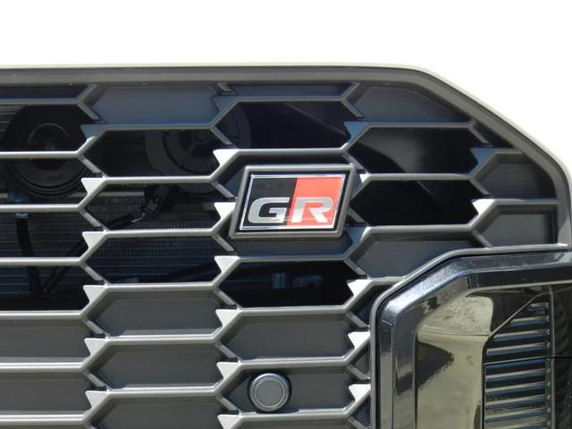 Toyota CorollaCross GR SPORT 2026 — миниатюра 2