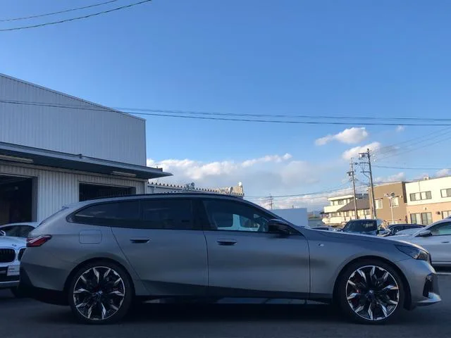 BMW i5 M60 X DRIVE TOURING 2024 — миниатюра 3