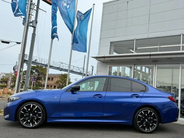BMW 3 Series 50TH ANNIVERSARY LIMITED 2025 — миниатюра 4