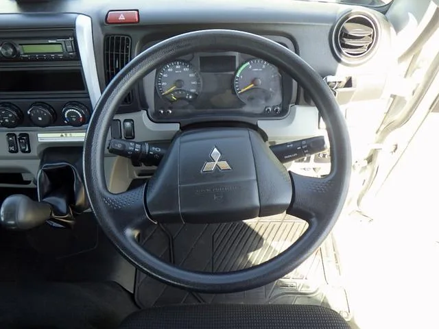 Mitsubishi Fuso CANTER 2023 — миниатюра 5