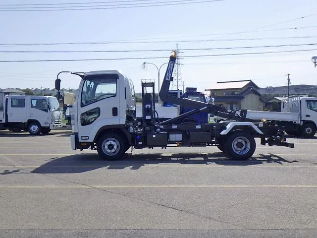Isuzu FORWARD 2023 — миниатюра 2