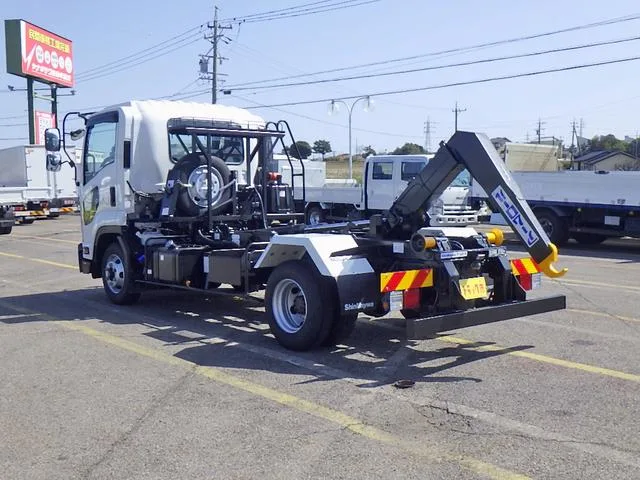 Isuzu FORWARD 2023 — миниатюра 3