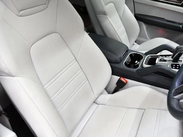 Porsche CAYENNE COUPE CAYENNE E-HYBRID COUPE PLATINUM EDITION 2023 — миниатюра 4