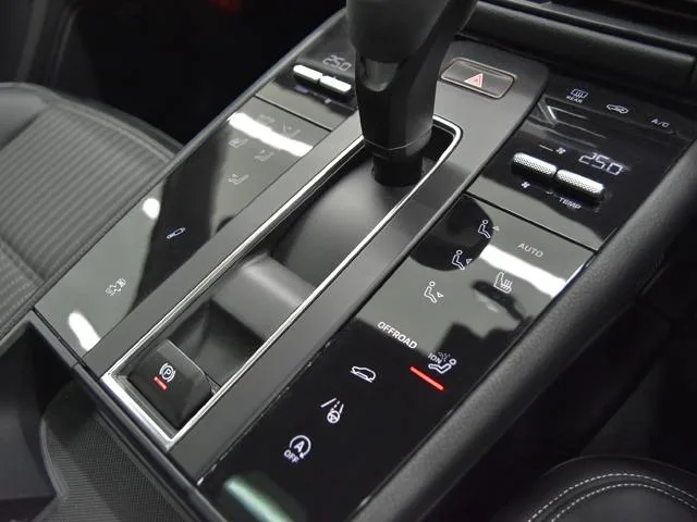 Porsche MACAN MACAN T 2023 — миниатюра 5