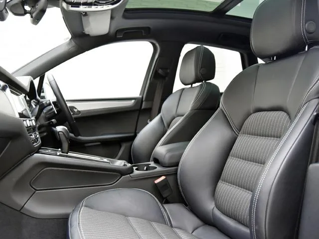 Porsche Macan MACAN T 2024 — миниатюра 2