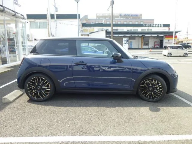 MINI MINI COOPER S FAVOURED TRIM 2025 — миниатюра 2