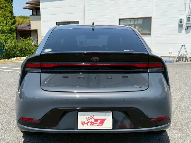 Toyota Prius Z 2024 — миниатюра 2