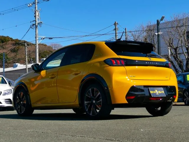 Peugeot 208 GT 2022 — миниатюра 3