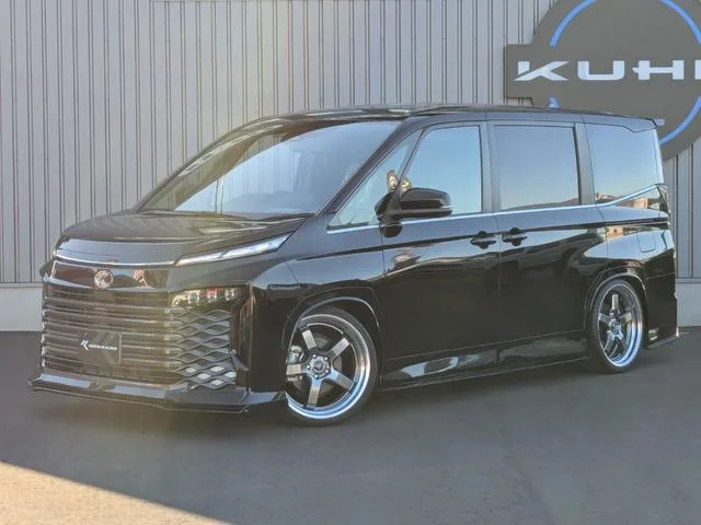 Toyota VOXY S-Z 2022 — фото 1, купить с доставкой в Москву