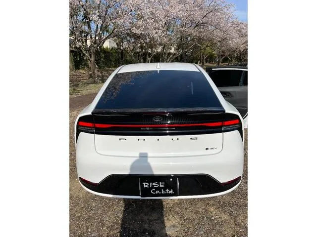 Toyota PRIUS X 2023 — миниатюра 3
